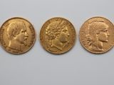 three gold sovereigns, one of which is a sovereign and one of which is a sovereign