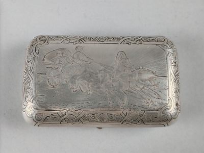 ETUI à CIGARETTES en argent, le couvercle à décor gravé d'un…