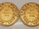 deux souverains d'or, dont l'un est orné d'une couronne et l'autre d'une couronne
