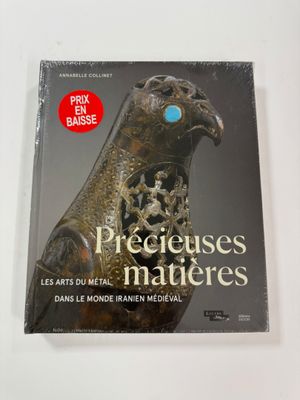 the cover of a book with a picture of a bird on it