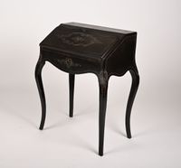 Bureau de pente en bois noirci sculpté à décor de style Loui… (photo 4)