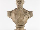 une statue représentant le buste d'un homme barbu et moustachu