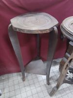 VENTE VOL : Deux sellettes tripodes anciennes et une petite … (photo 3)