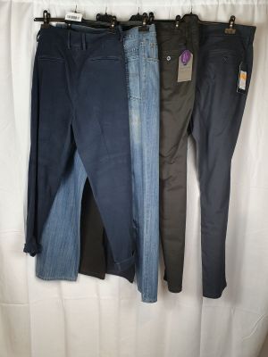 Lot de 4 pantalons pour homme (Jeans et Chinos) Cet ensemble…