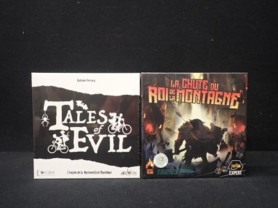 deux jeux vidéo posés sur une table