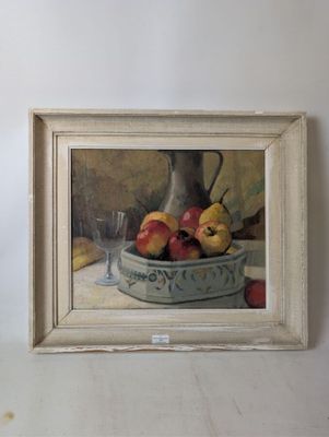 une peinture représentant des pommes et des poires dans un bol posé sur une table