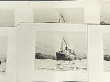 plusieurs photographies en noir et blanc d'un bateau sur l'eau
