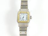 une image représentant une montre-bracelet en argent et en or, avec des chiffres romains