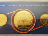 trois pièces d'or sur lesquelles figurent l'effigie de la France et le mot « France »