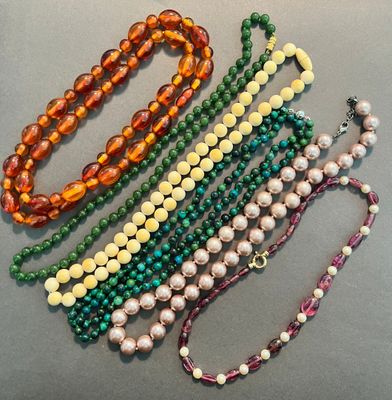 a close up of a bunch of beads on a table