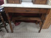 VENTE VOL : Table de toilette fin XIXe, en bois massif, avec… (photo 3)