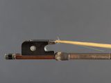 a bow that has a string attached to it