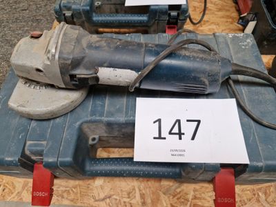 une photo d'une boîte à outils sur laquelle sont posés de nombreux outils
