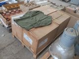 plein de cartons et encore des cartons remplis d'objets par terre