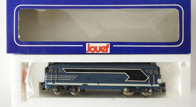 the train is blue and white with a red box on top of it