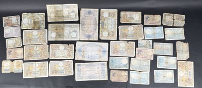 plusieurs types de timbres sont présentés sur une surface noire
