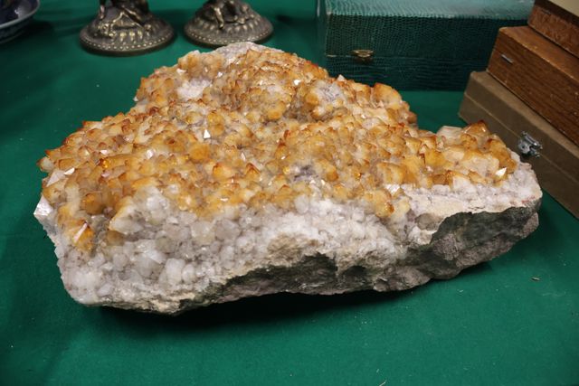 Important bloc de minéraux citrine ? : 40cm x 30cm