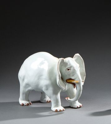 un petit éléphant blanc debout à côté d'un éléphant blanc encore plus petit