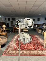 Lampadaire en métal chromé et métal brossé à deux spots amov… (photo 3)