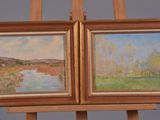 tableau représentant deux tableaux posés sur des chevalets, avec une rivière en arrière-plan