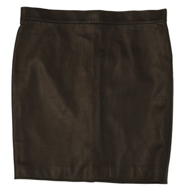 une jupe en cuir marron sur fond blanc