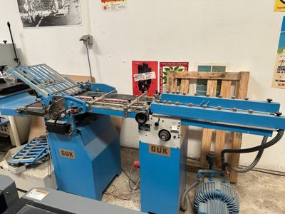 l'image d'une machine installée dans une pièce