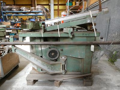 a machine that is sitting in a garage