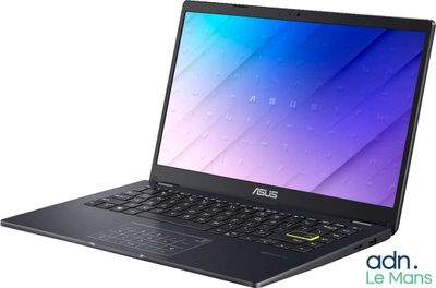 L'ordinateur portable ASUS est ouvert et prêt à l'emploi.