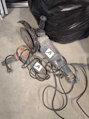 an image of a bunch of tools that are on the floor