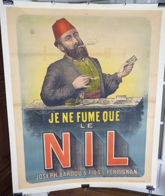 une vieille affiche représentant un homme tenant une cigarette à la main