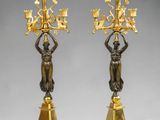 paire de bougeoirs français en ormolu en forme de chérubins