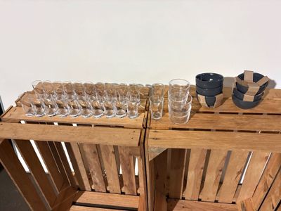 Lot de 22 verrines en verre blanc et 10 ramequins à sauce Ma…