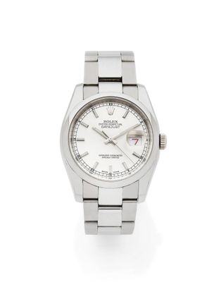 gros plan d'une montre-bracelet sur fond blanc