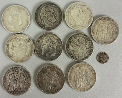 a lot of coins that are sitting on a table