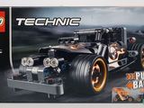 une boîte de Lego Technic posée sur une surface blanche