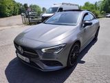 La Mercedes CLA est garée sur le parking