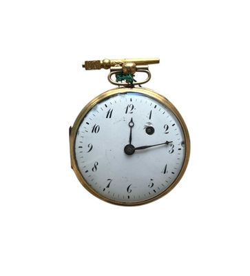 une montre de poche en or avec un cadran blanc sur fond blanc