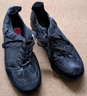 121 / Paire de chaussures - SAN MARINA - Pointure 36 /…