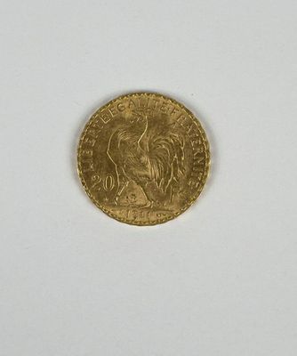 une image d'une pièce d'or sur une surface blanche
