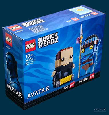une boîte de Lego sur laquelle figure l'image d'un homme tenant une épée