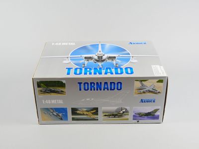 une boîte en carton sur laquelle est représenté un avion