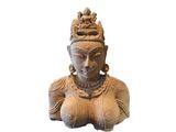 l'image d'une statue de femme avec une couronne sur la tête