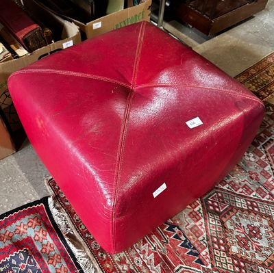 GUERMONPREZ Pouf en cuir rouge, finitions double couture à p…