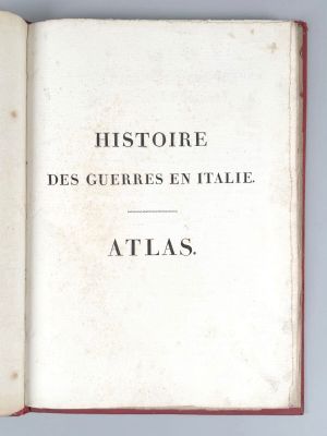 un livre ouvert sur lequel figure l'image d'un homme