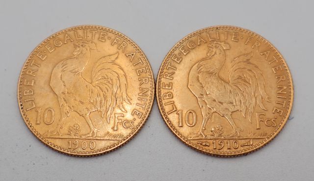 Deux pièces de monnaie en or à valeur faciale de dix francs 1900 ...