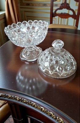 Bonbonnière en cristal Haut. : 15 cm.