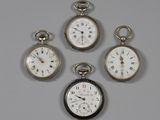 trois montres de poche en argent comportant des chiffres romains