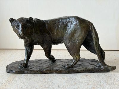 SCULPTURE "LIONNE SE TOURNANT" de Roger GODCHAUX (1878-1958)…