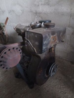 a small engine that is sitting in a room