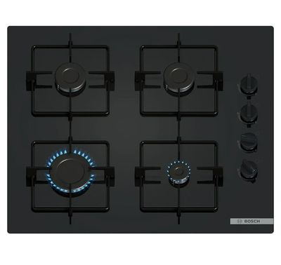 une plaque de cuisson noire à quatre feux avec une flamme bleue